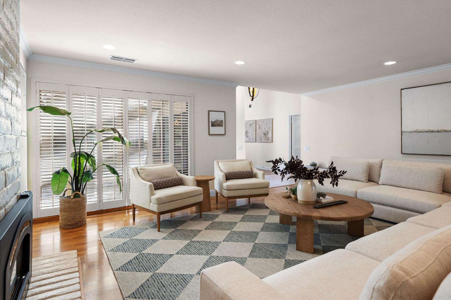 703 Dunbarton Circle