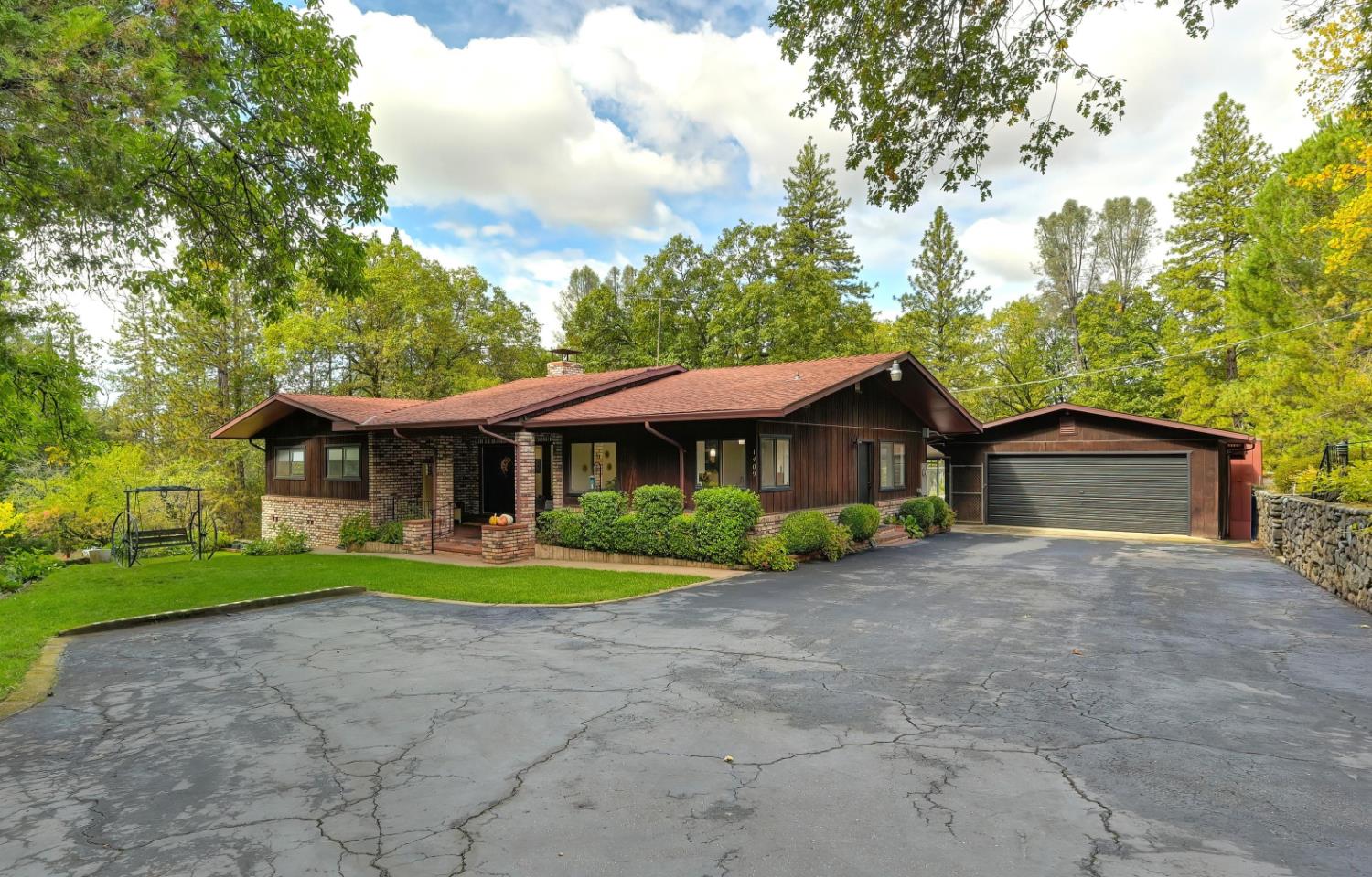 1409 Pleasant Valley