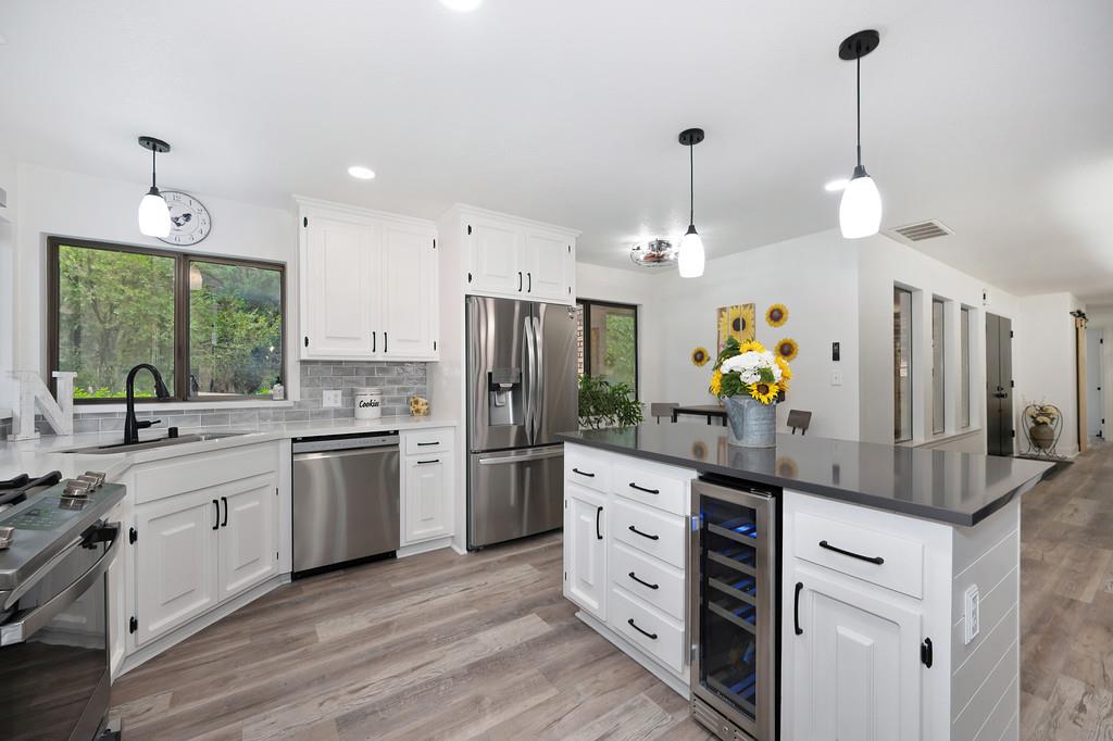 1409 Pleasant Valley