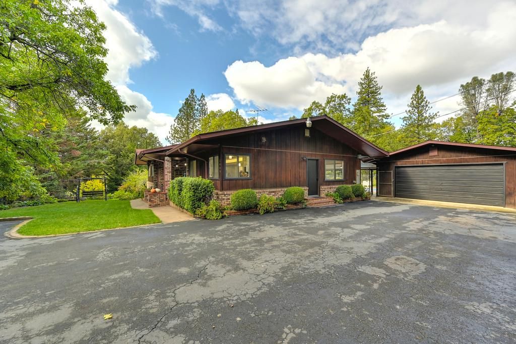 Photo of 1409 Pleasant Valley Rd, Placerville, CA 95667 (MLS # 226004861)