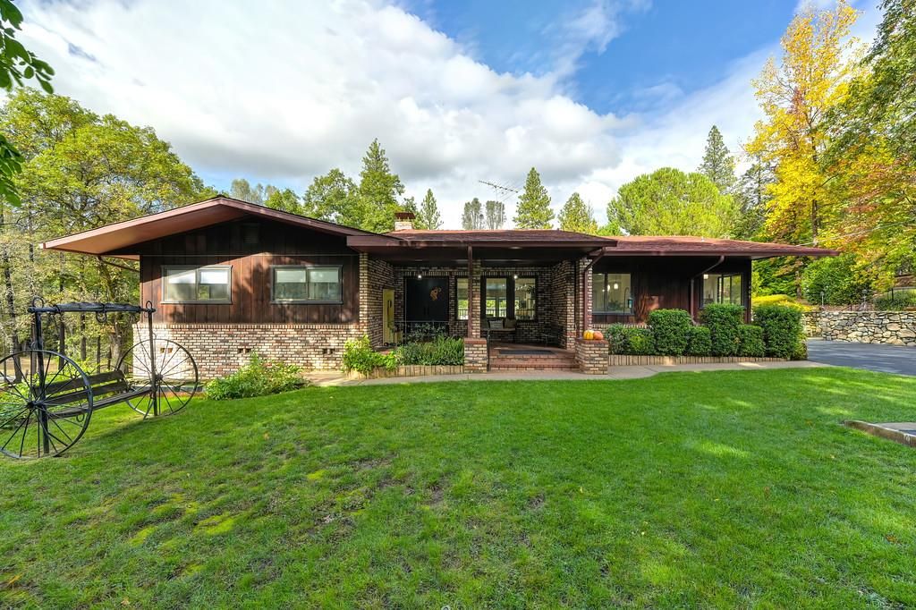Photo of 1409 Pleasant Valley Rd, Placerville, CA 95667 (MLS # 226004861)