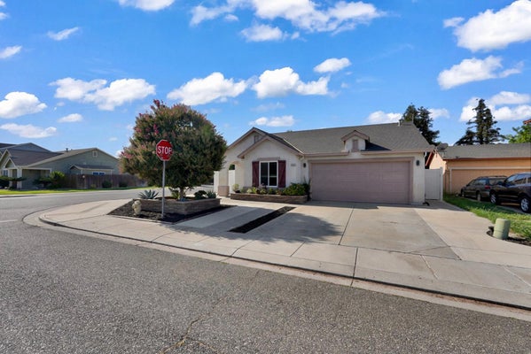 2368 HEARTHSONG CT, RIVERBANK, CA 95367 - Image f7619cdc24a5659fece034df3f93df8e/2376458765