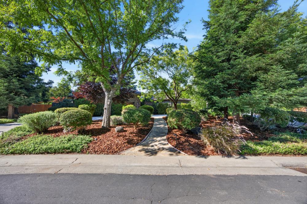 44194 Lakeview Drive