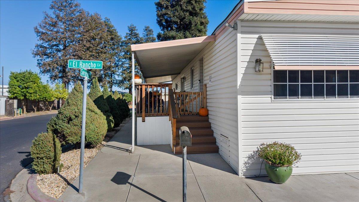 1830 E Yosemite Avenue 12