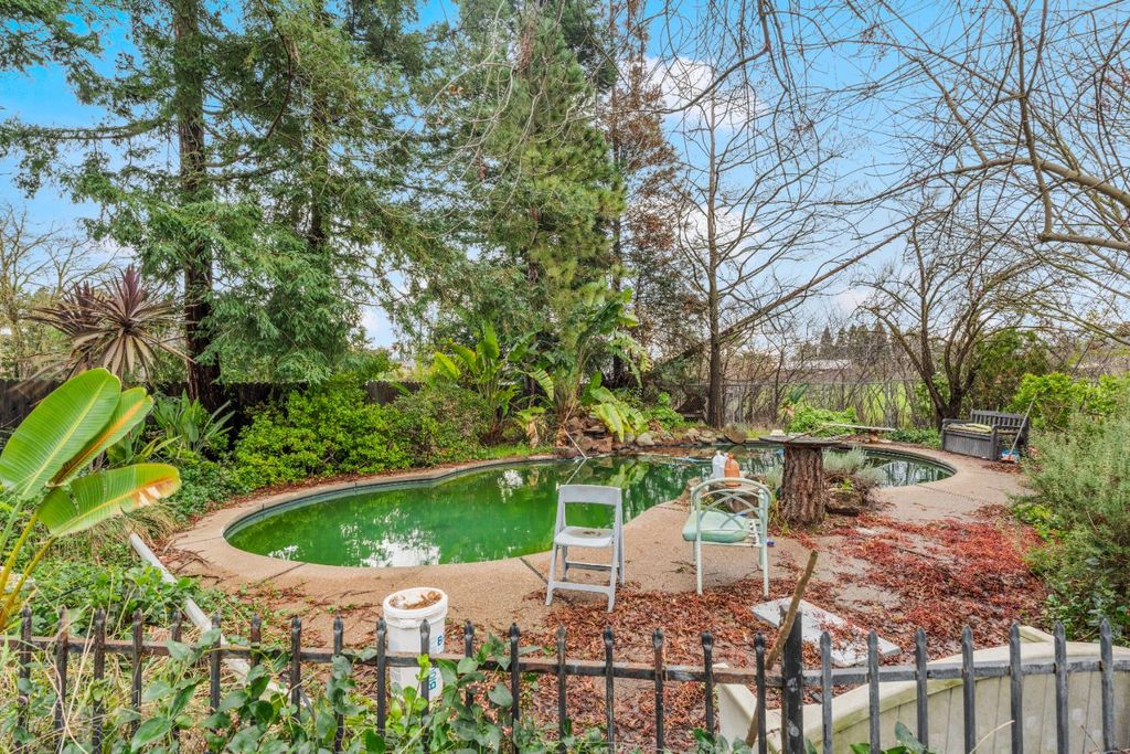 Photo of 9028 Deleon Court, Elk Grove, CA 95624 (MLS # 226005998)