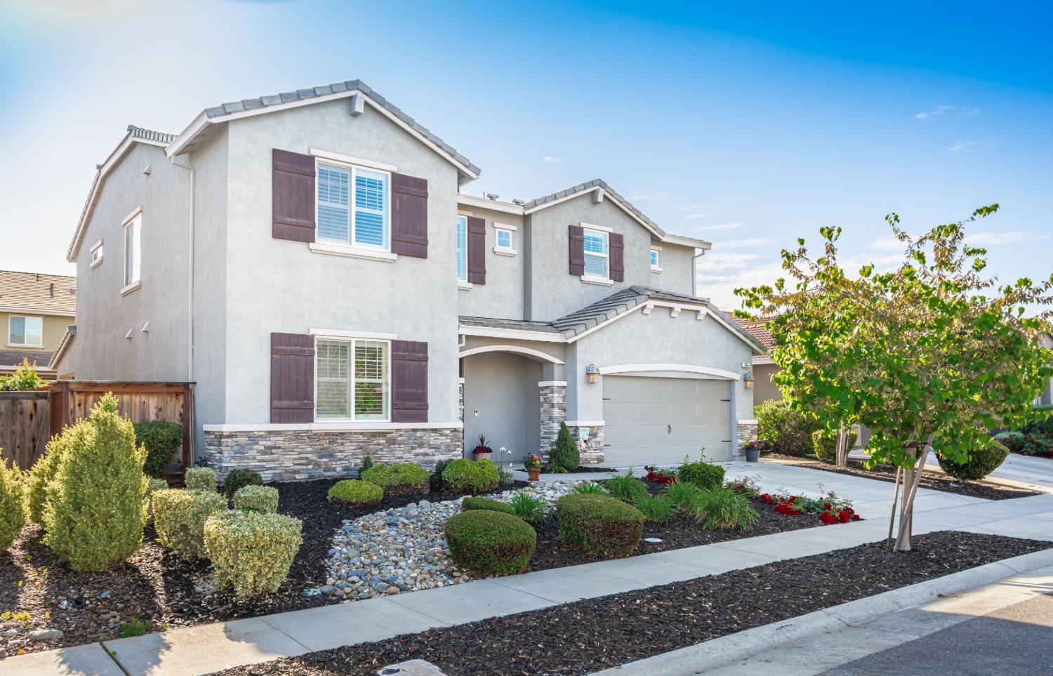 566 Verona Circle