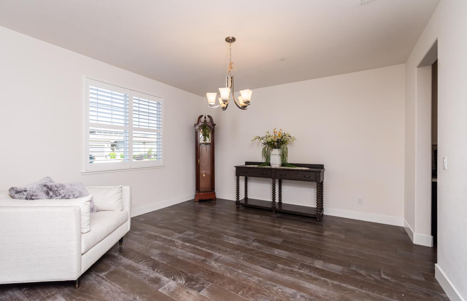 566 Verona Circle