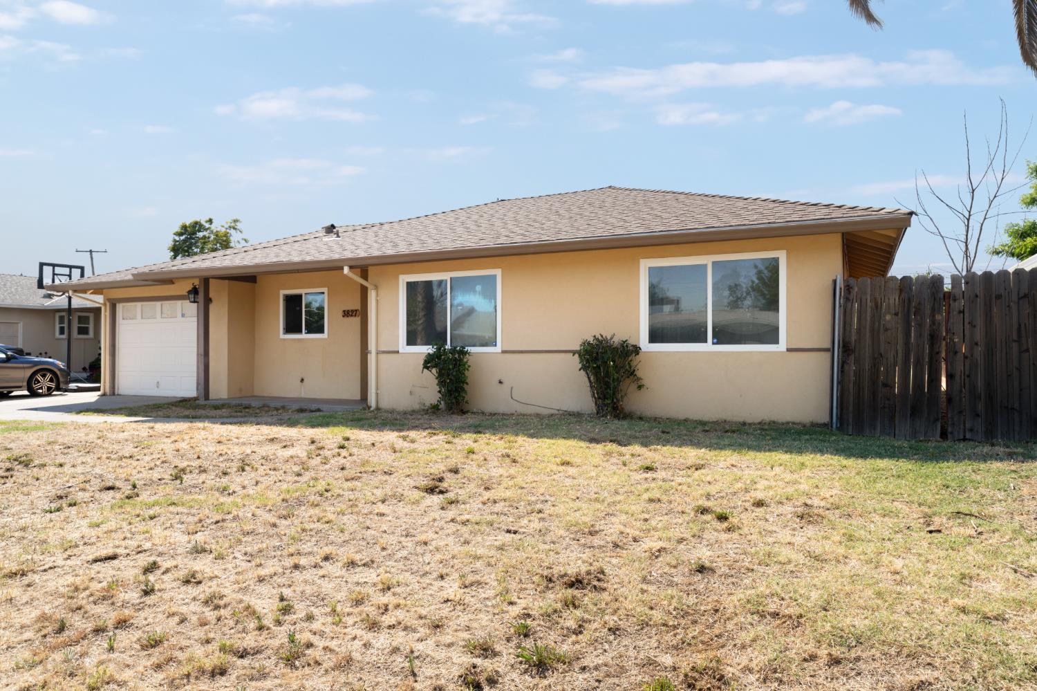 3827 Lankershim Way