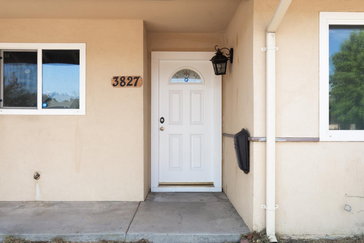 3827 Lankershim Way