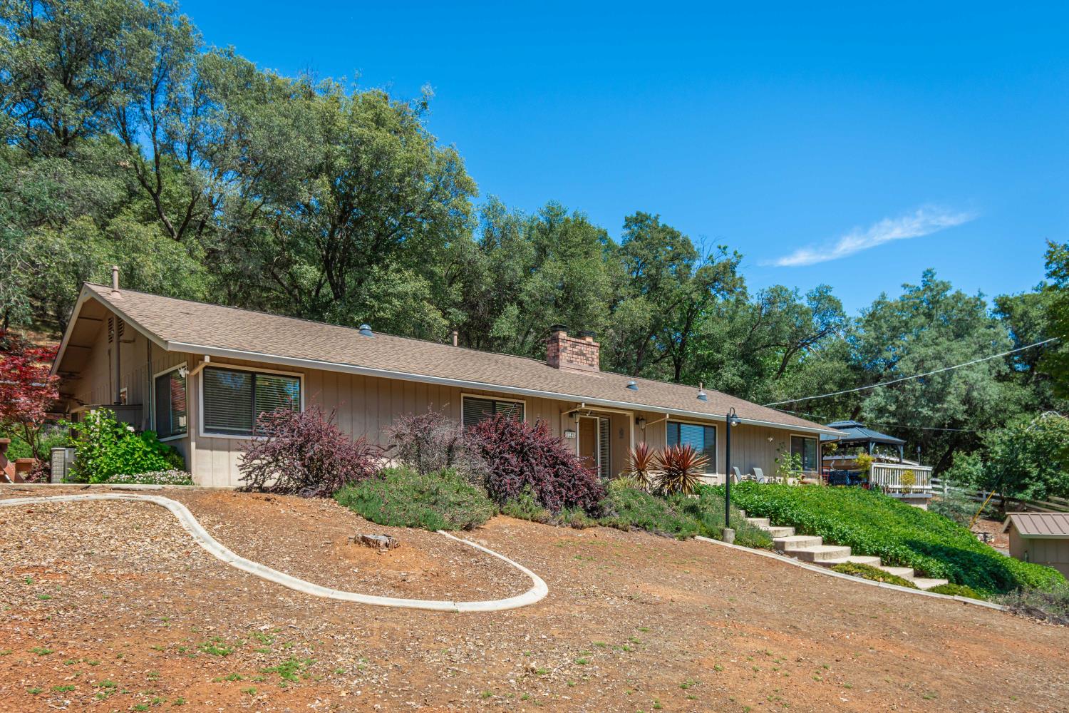 1725 Lone Pine Road