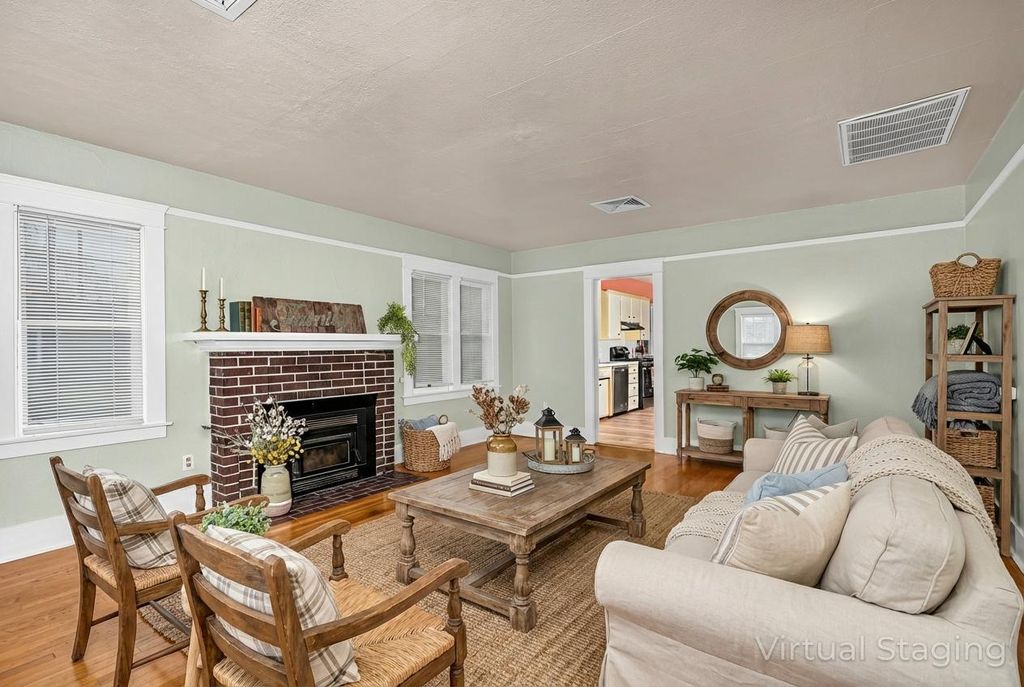 Photo of 200 E 27th Street, Merced, CA 95340 (MLS # 226006817)