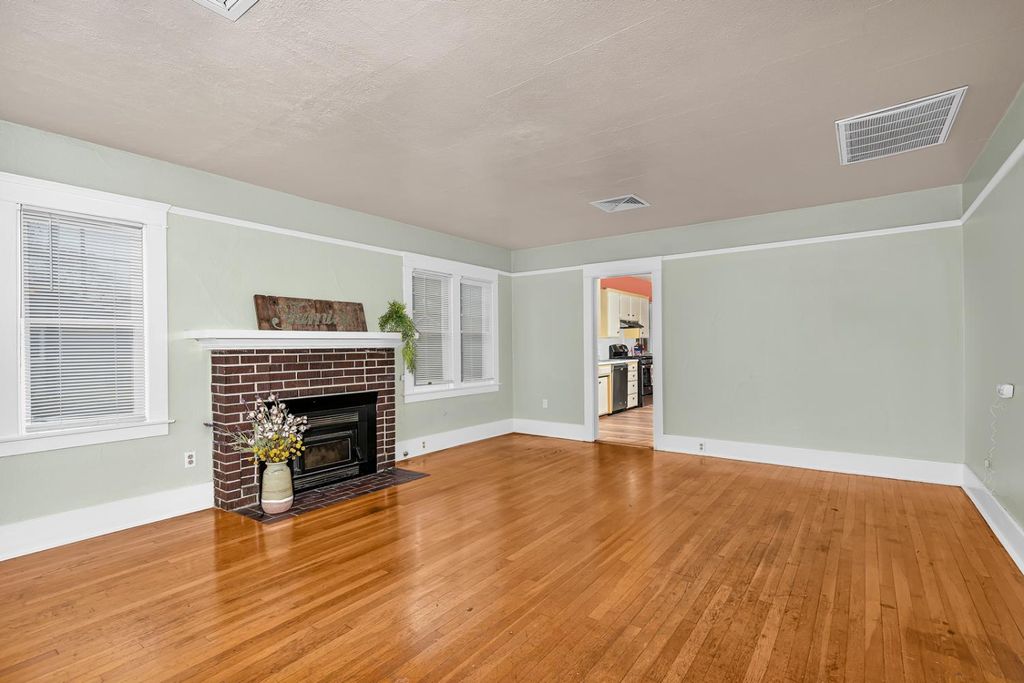 Photo of 200 E 27th Street, Merced, CA 95340 (MLS # 226006817)