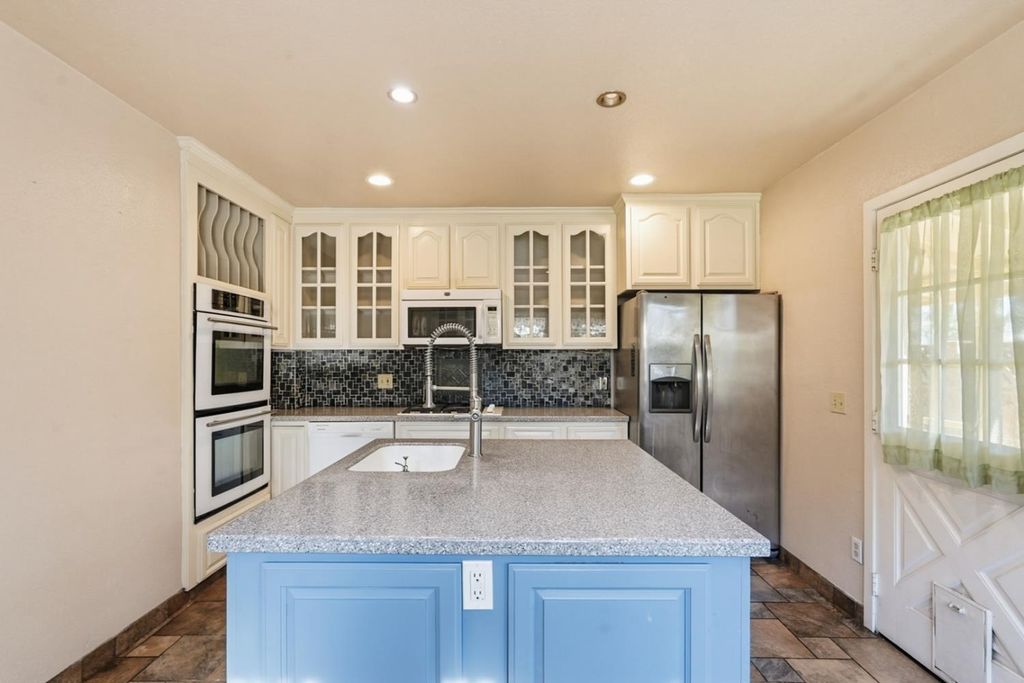 Photo of 400 Monterey Avenue, Chowchilla, CA 93610 (MLS # 226032536)