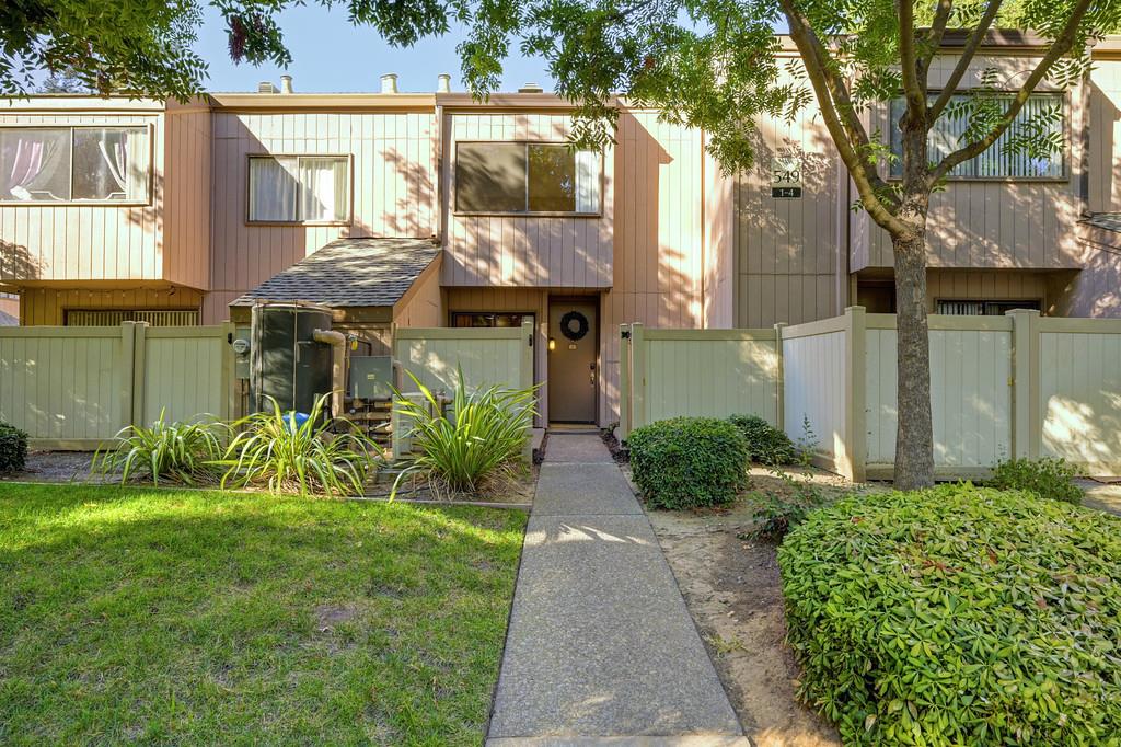 549 Woodside Oaks 3