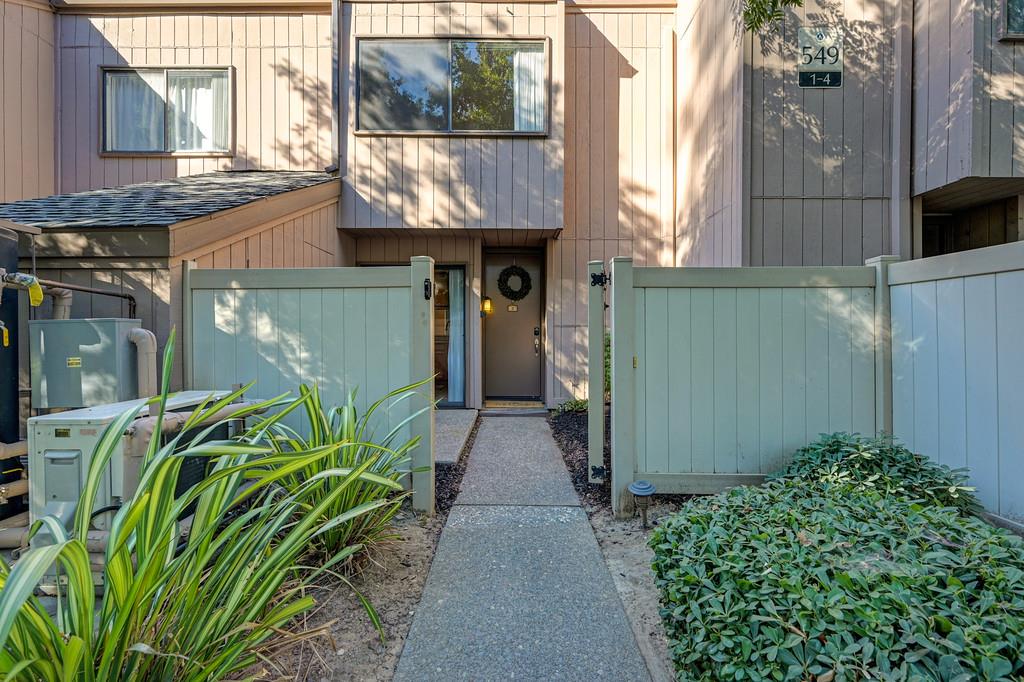 549 Woodside Oaks 3