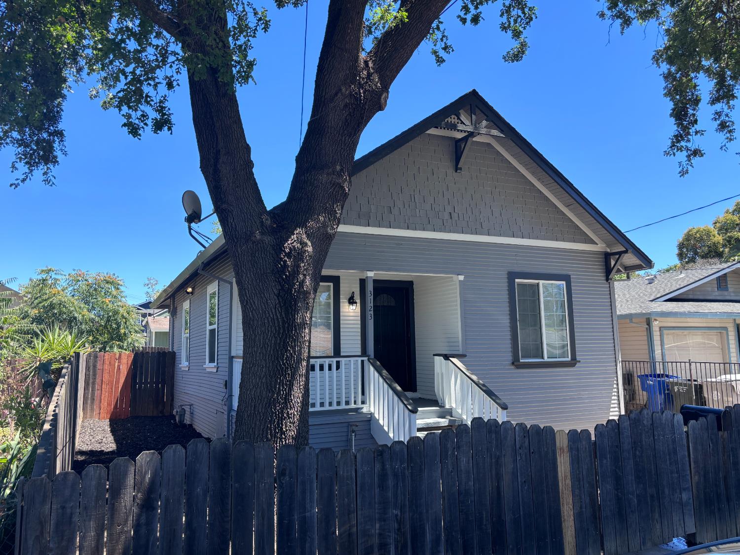 3123 Santa Cruz Way