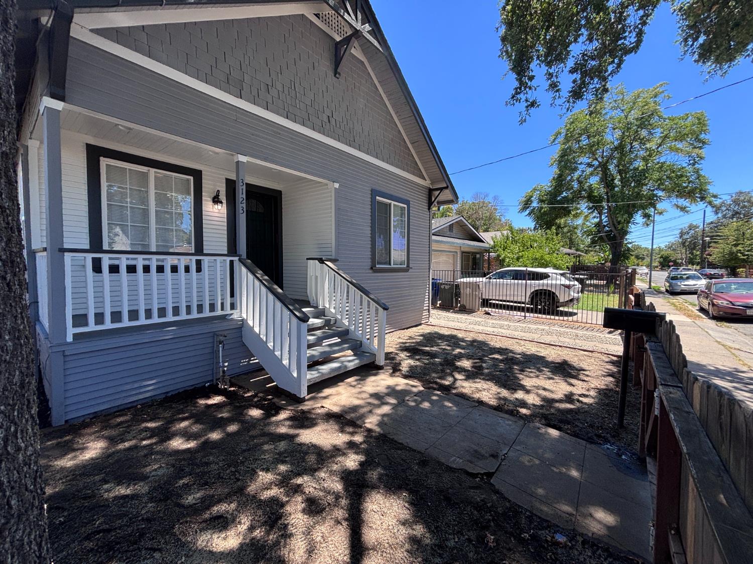 3123 Santa Cruz Way