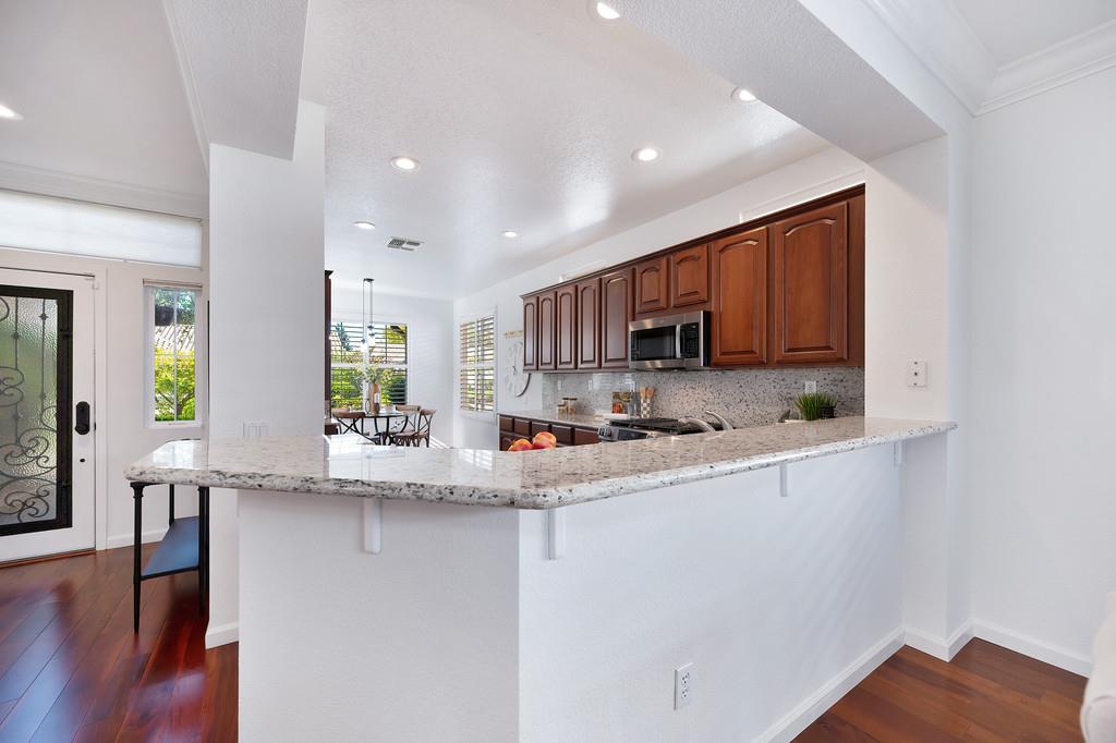7552 School House Lane