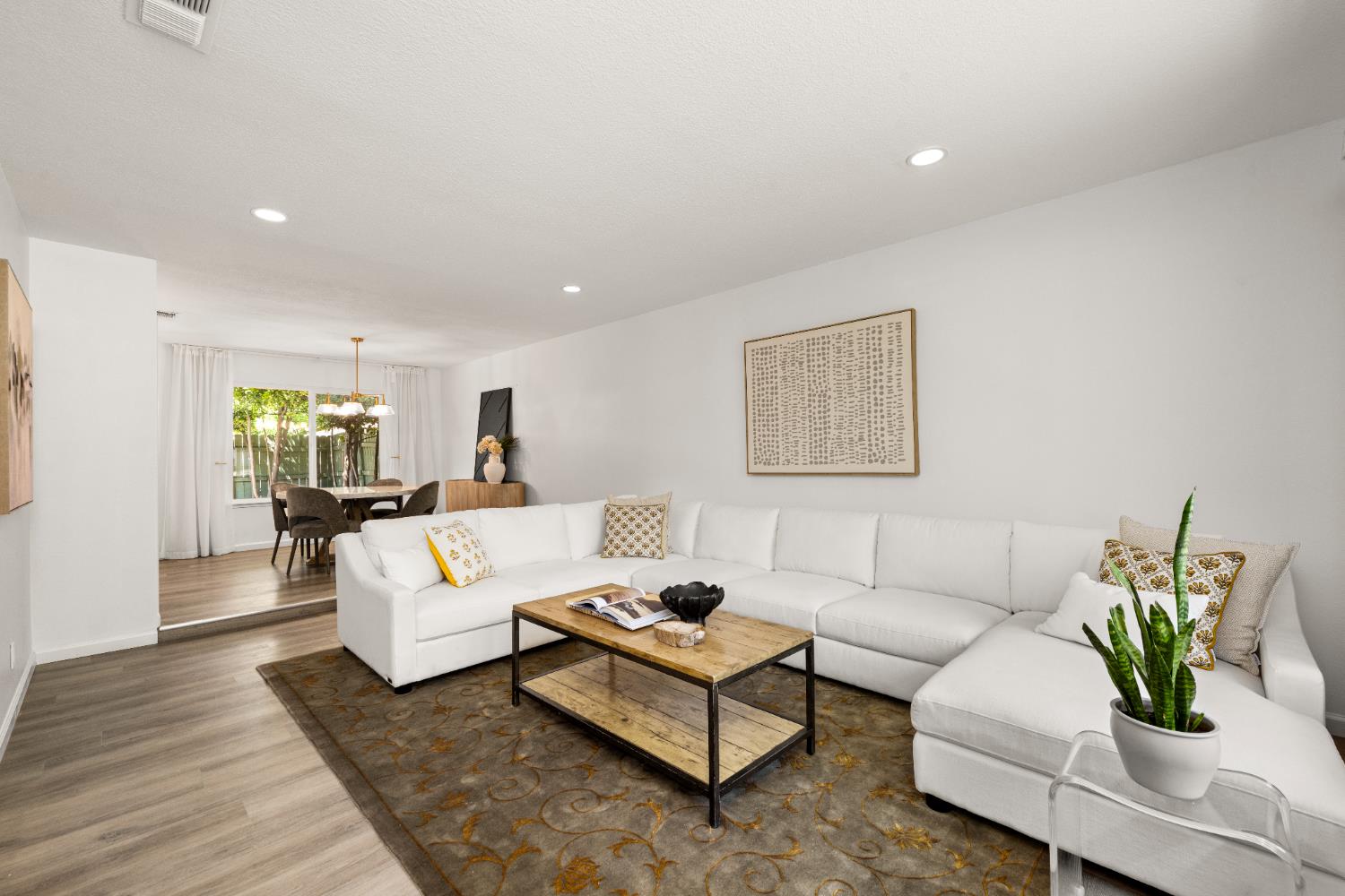 8373 La Riviera Drive