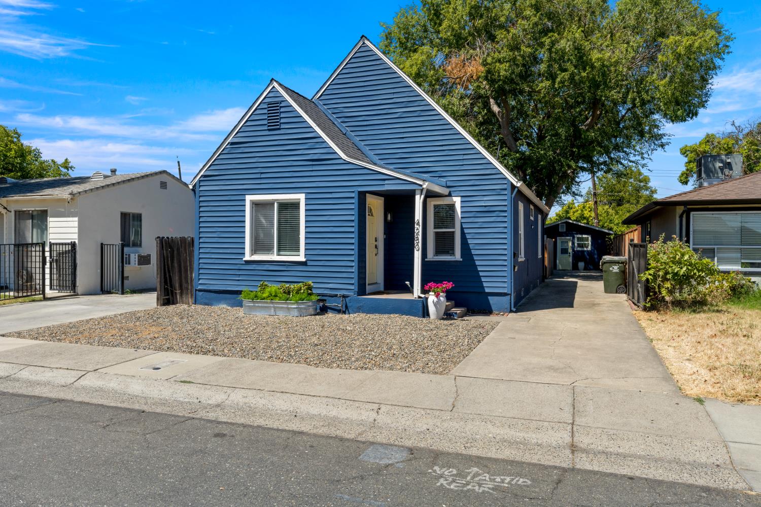 4280 Custis Avenue