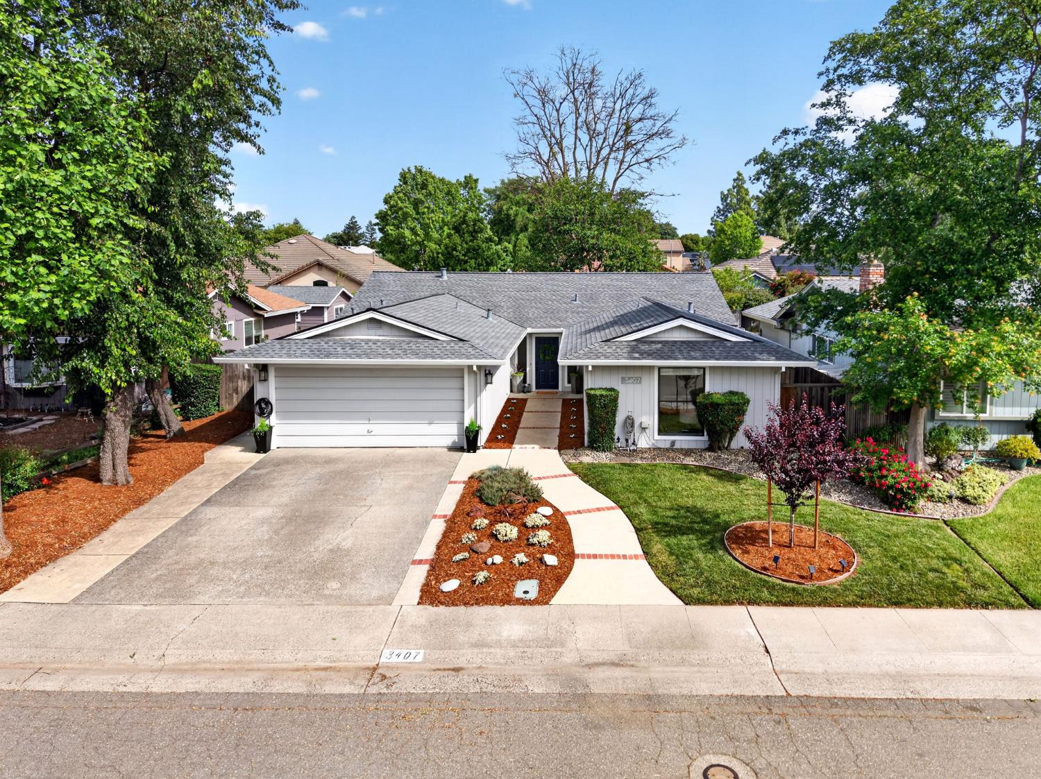 3407 Laguna Avenue