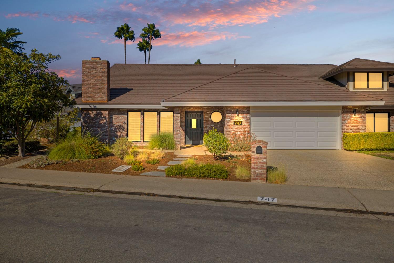 747 Shoreside Drive