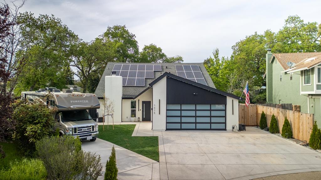 7975 Stone Canyon Circle