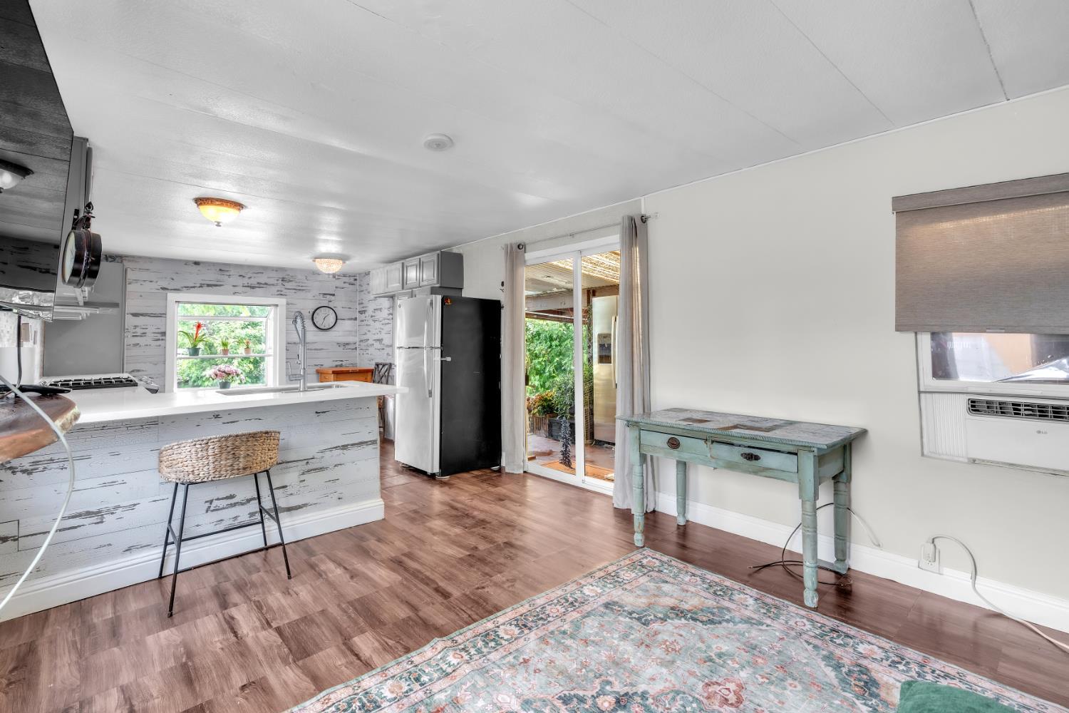 3945 Grass Valley Highway 19