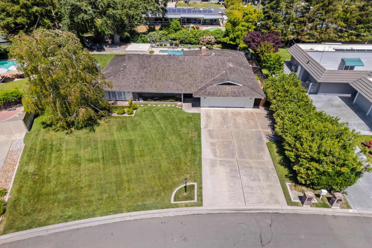 2433 Broadridge Way