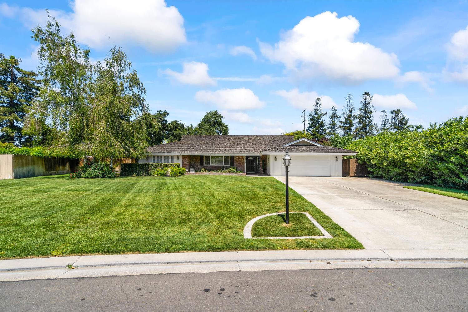 2433 Broadridge Way