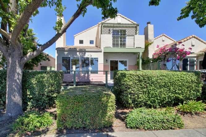 3134 E Laguna Court