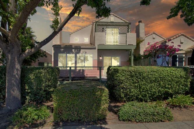 3134 E Laguna Court