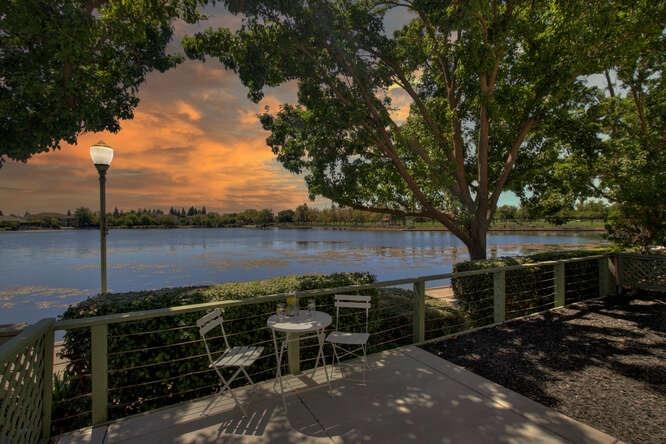 3134 E Laguna Court