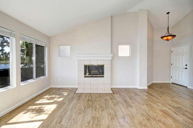 3134 E Laguna Court