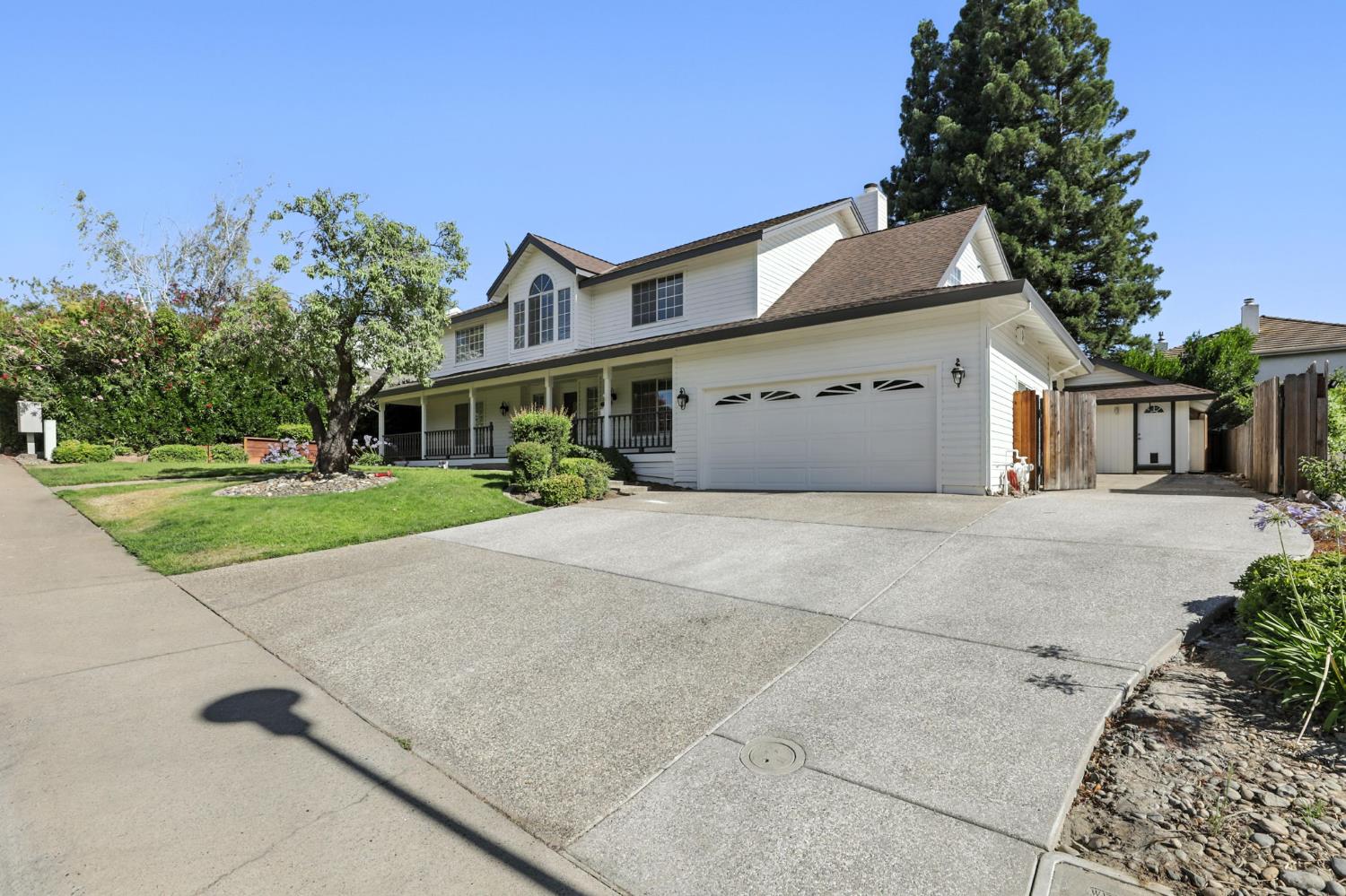 6147 Kenneth Oak Way