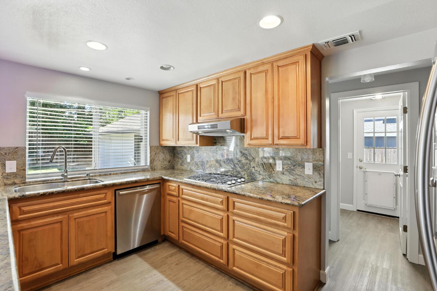 6147 Kenneth Oak Way