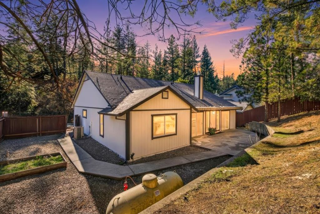 Photo of 1131 Bush Court, Placerville, CA 95667 (MLS # 226005035)