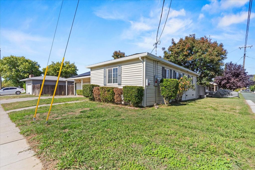 Photo of 309 E 13th Street, Marysville, CA 95901 (MLS # 225134741)