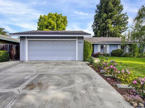 1037 Oakleaf Way, Stockton, CA 95209 - MLS#: 225047736