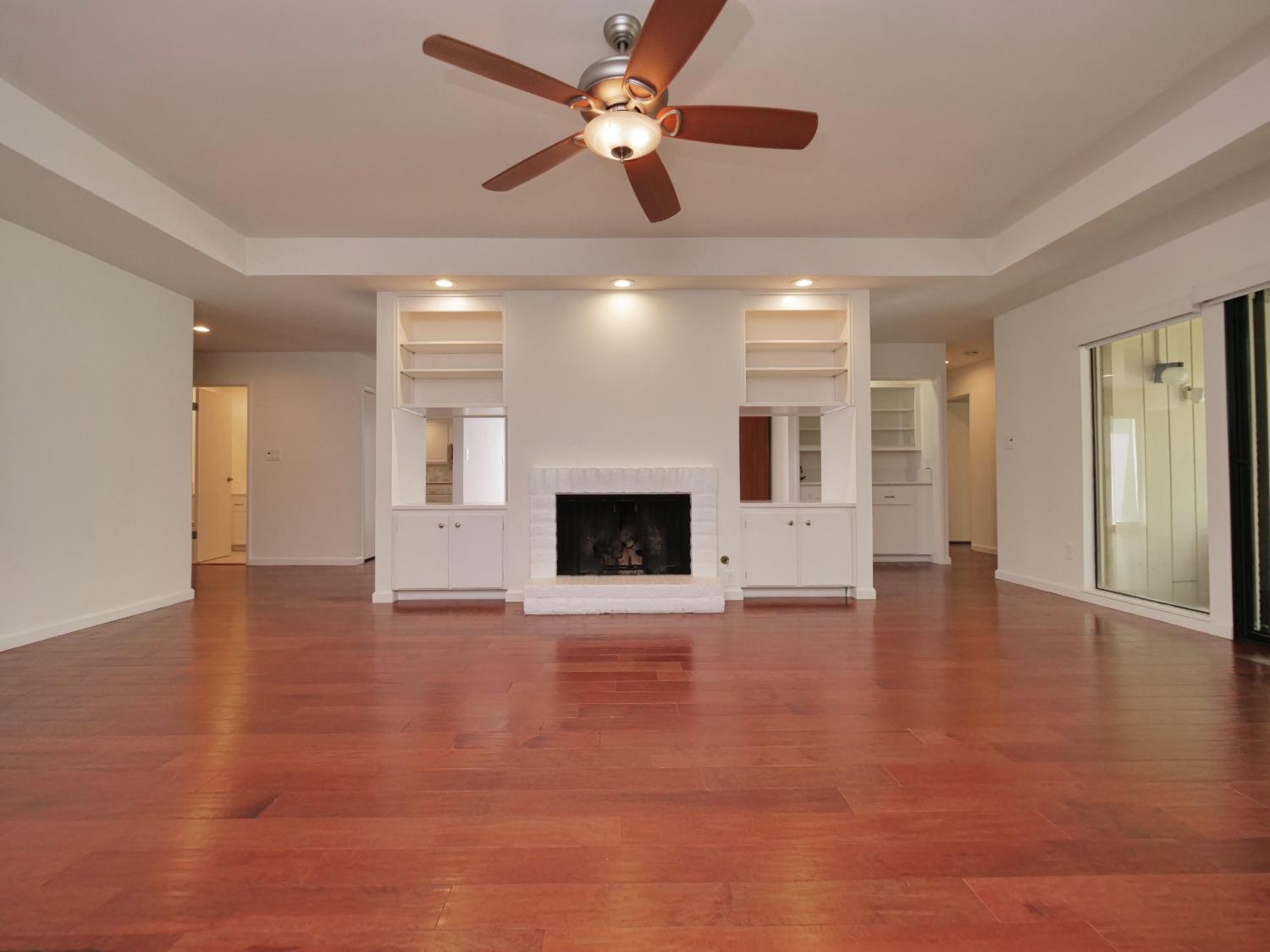1206 COMMONS DR.
