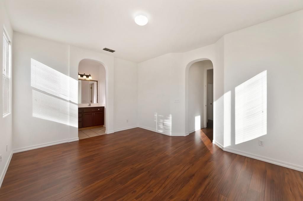 Photo of 1672 Halo Avenue, Sacramento, CA 95835 (MLS # 226004388)