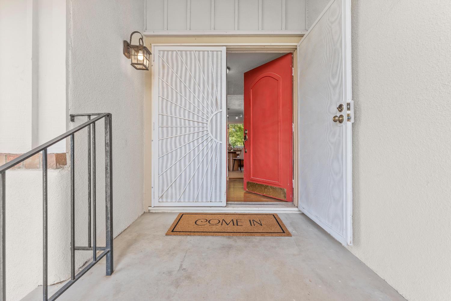 8129 English Oak Way