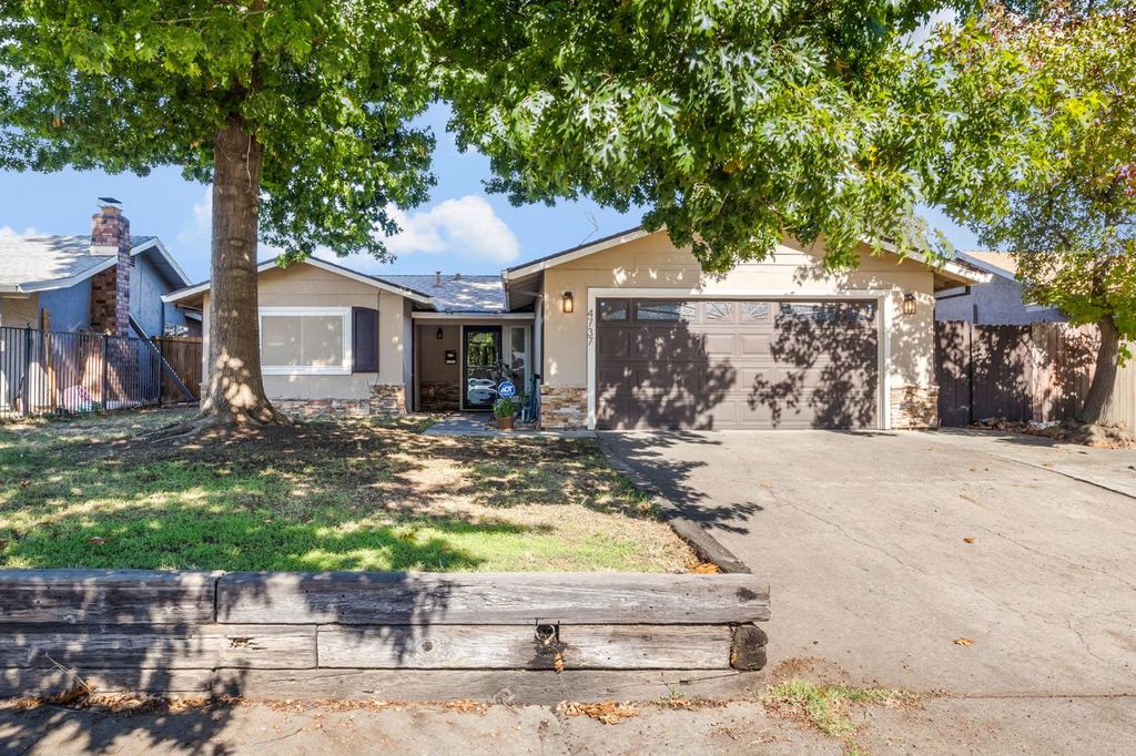 Photo of 4737 Tacomic Drive, Sacramento, CA 95842 (MLS # 225134682)