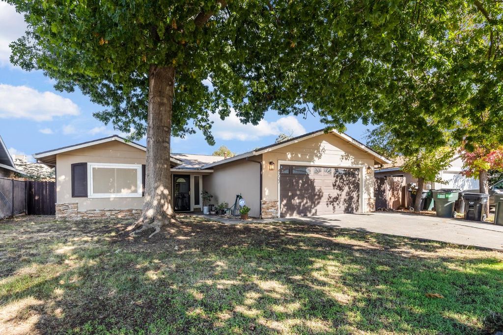 Photo of 4737 Tacomic Drive, Sacramento, CA 95842 (MLS # 225134682)