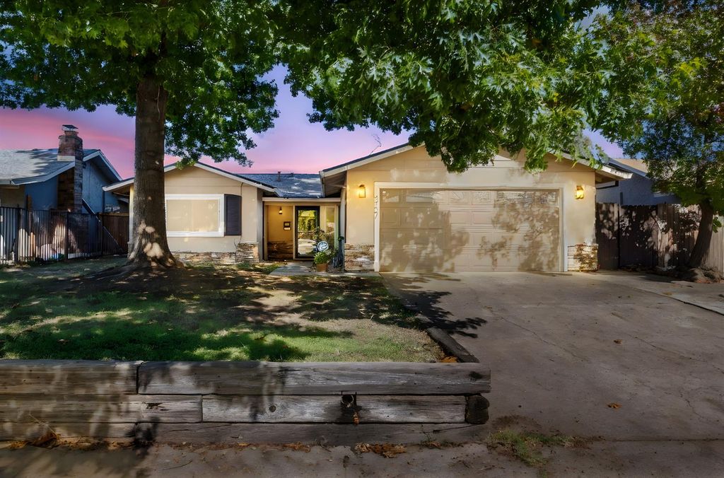Photo of 4737 Tacomic Drive, Sacramento, CA 95842 (MLS # 225134682)