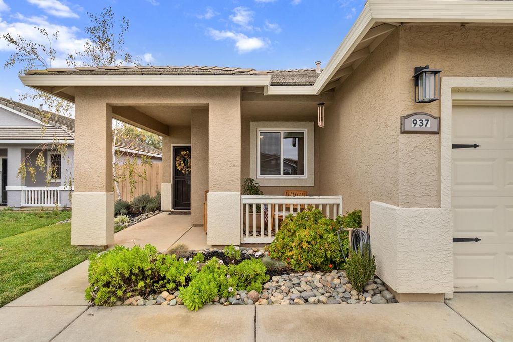 Photo of 937 bateman Court, Galt, CA 95632 (MLS # 225146669)