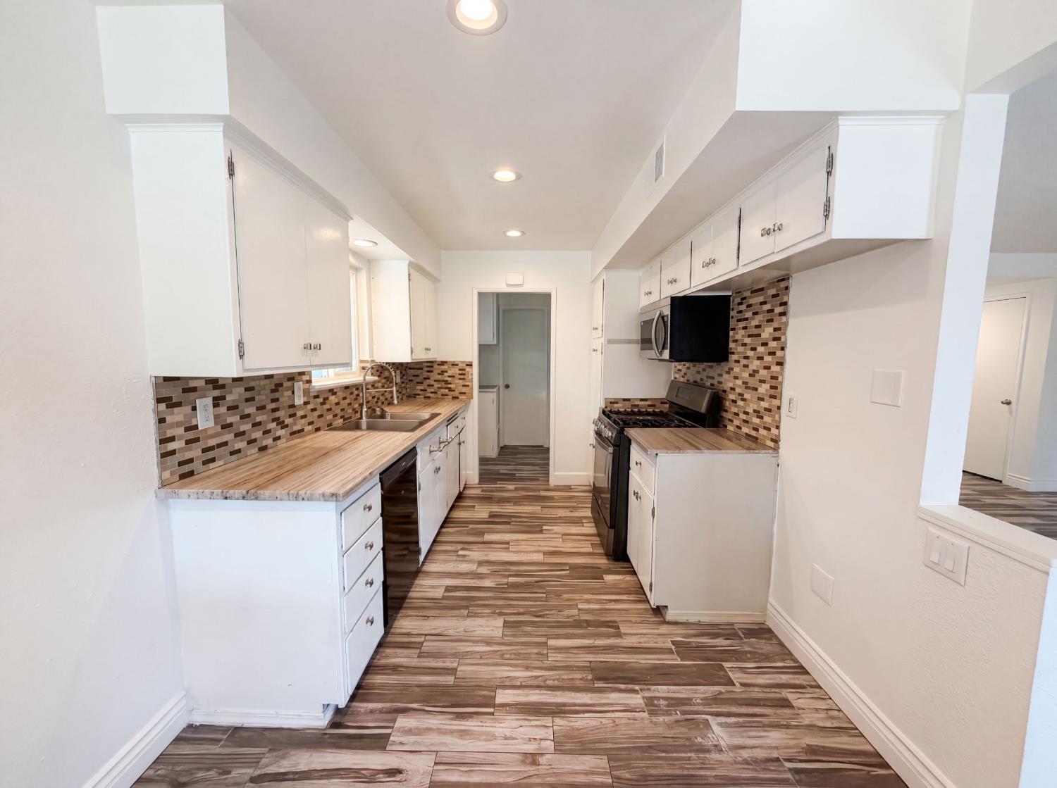1422 Oakmont Drive