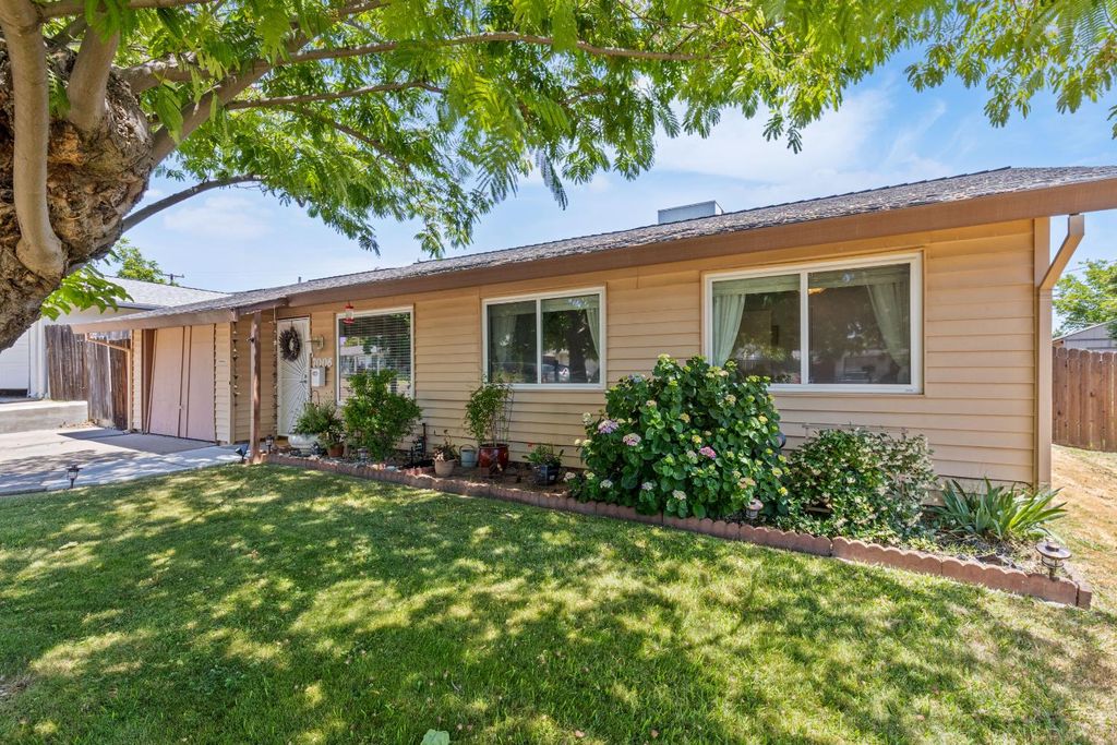 Photo of 7006 Plumber Way, North Highlands, CA 95660 (MLS # 226029240)