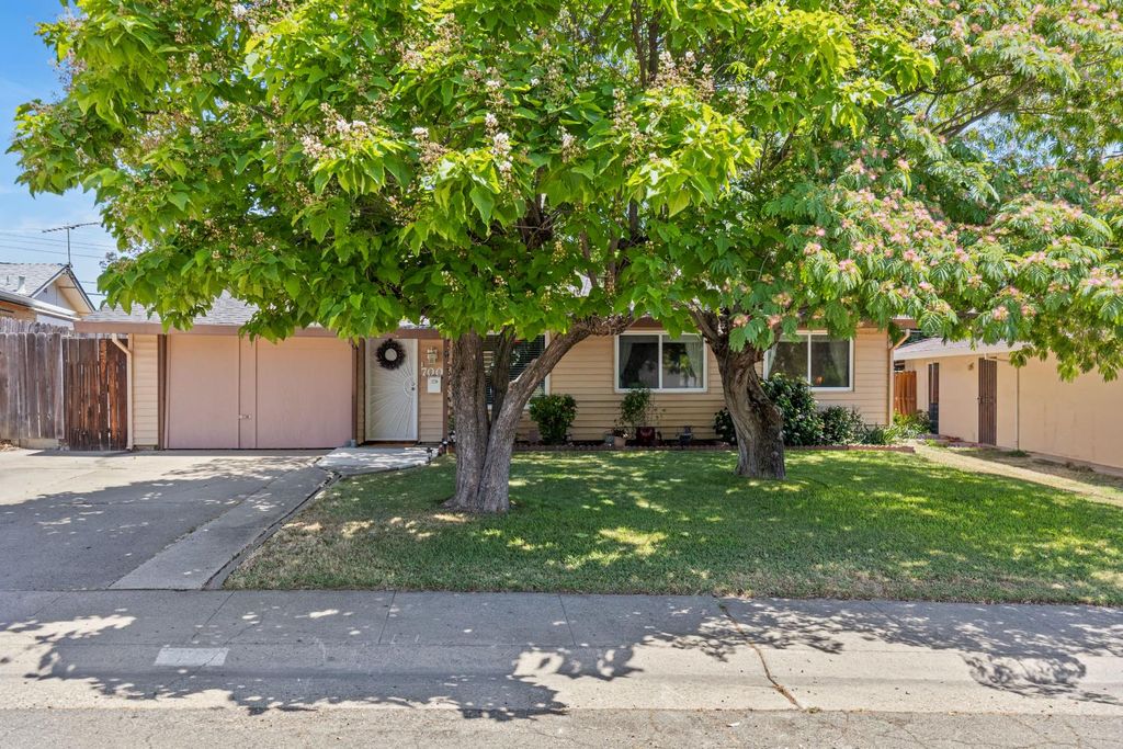 Photo of 7006 Plumber Way, North Highlands, CA 95660 (MLS # 226029240)