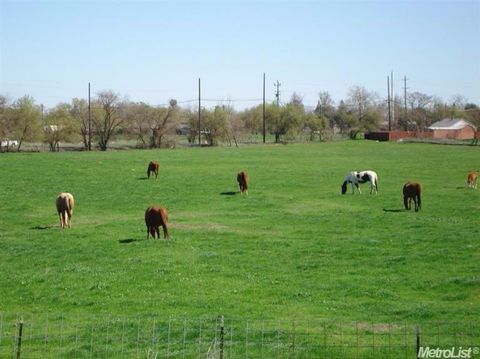 653 CLAIRE Avenue Sacramento CA 95838